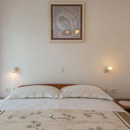 And Happiness 아파트