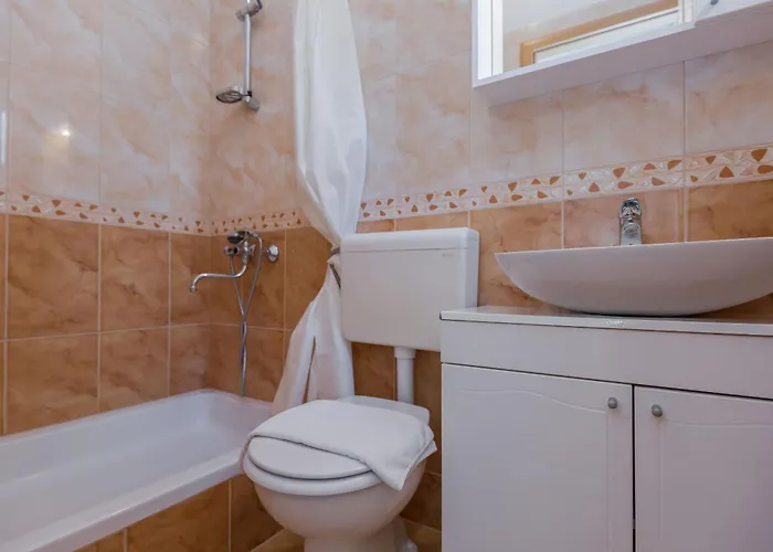 And Happiness 아파트