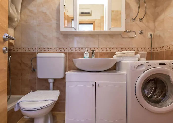 And Happiness 아파트 투체피