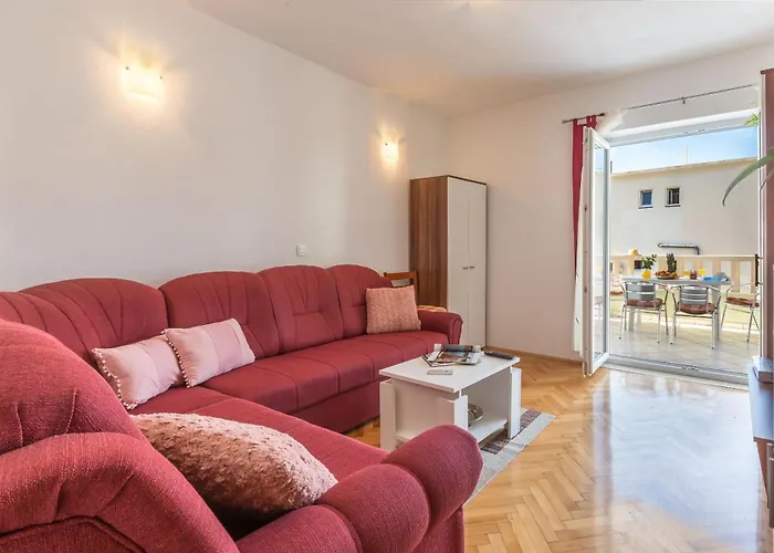 And Happiness 아파트