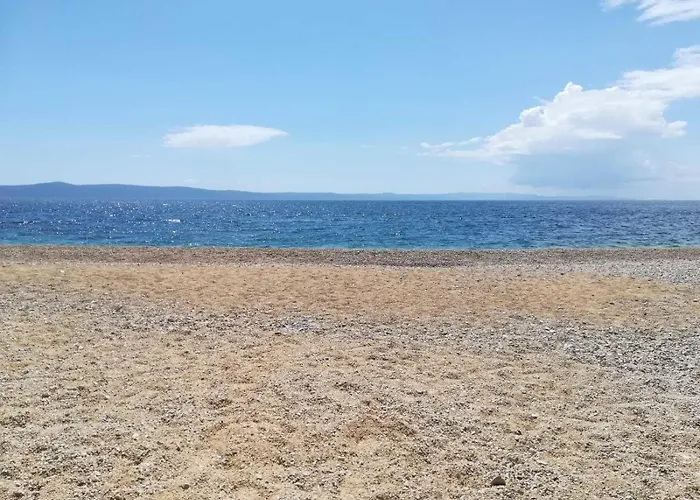 And Happiness 아파트