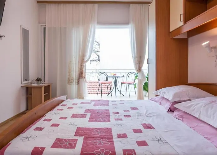 And Happiness 아파트 *