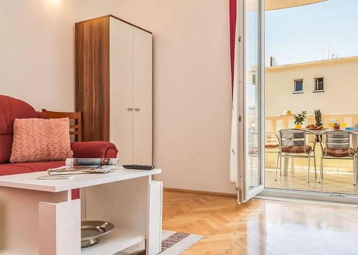 And Happiness 아파트 투체피