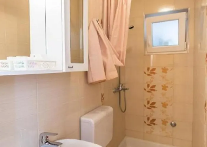 And Happiness 아파트 투체피