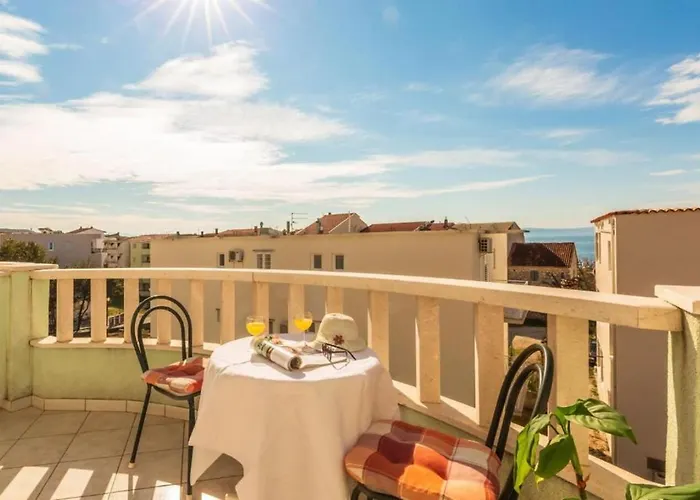 And Happiness 아파트