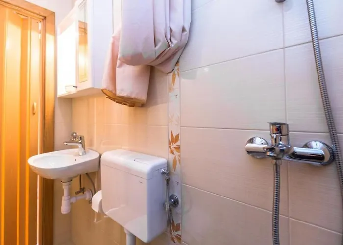 And Happiness 아파트 투체피