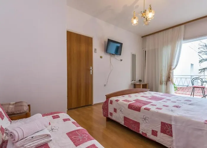 And Happiness 아파트