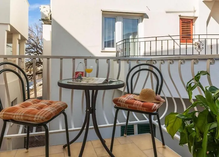 And Happiness 아파트 투체피