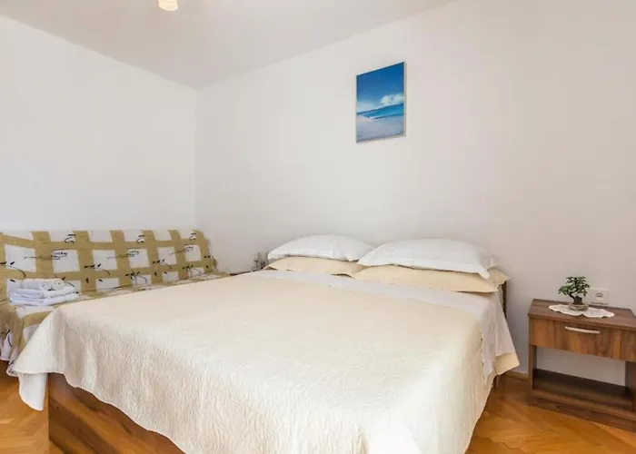 And Happiness 아파트 투체피