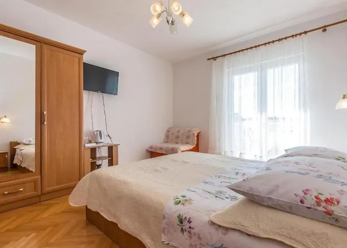 And Happiness 아파트